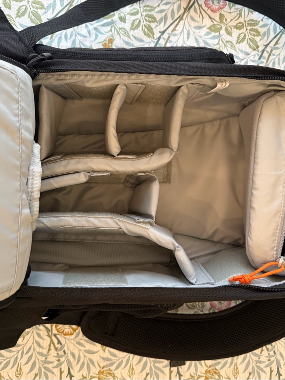 Lowepro Camera Backpack - Picture 6 of 9